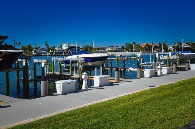 Building Photo - 690 Island Way