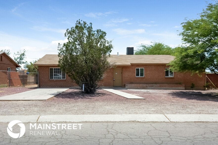 Primary Photo - 4702 E Cecelia St
