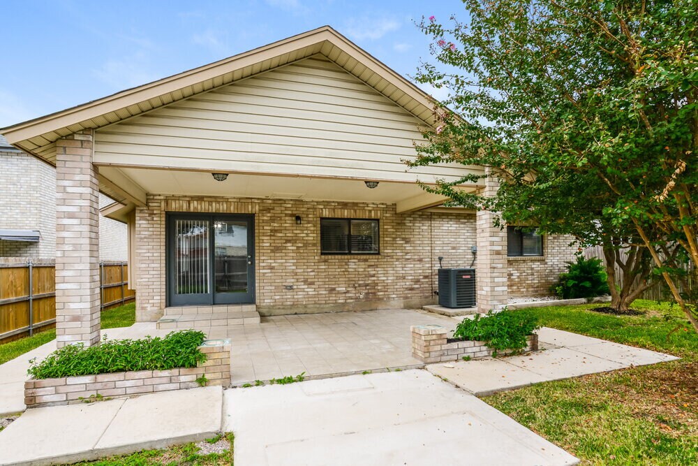 Building Photo - 9124 Gambier Dr