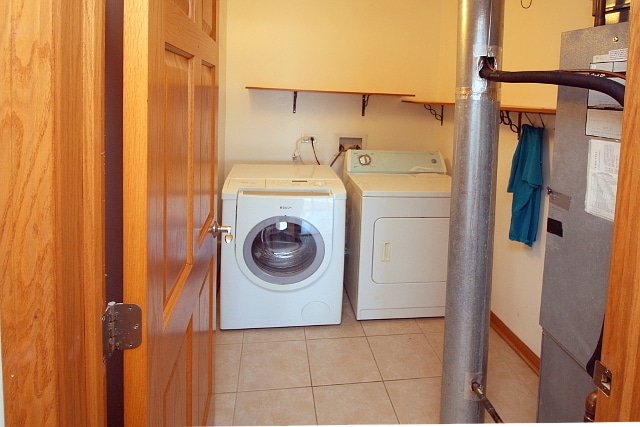 Building Photo - 6560 W Diversey Ave