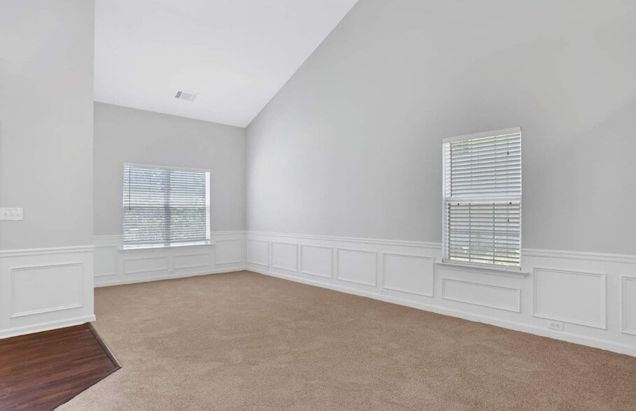 Building Photo - 1700 Chanson Pl NE