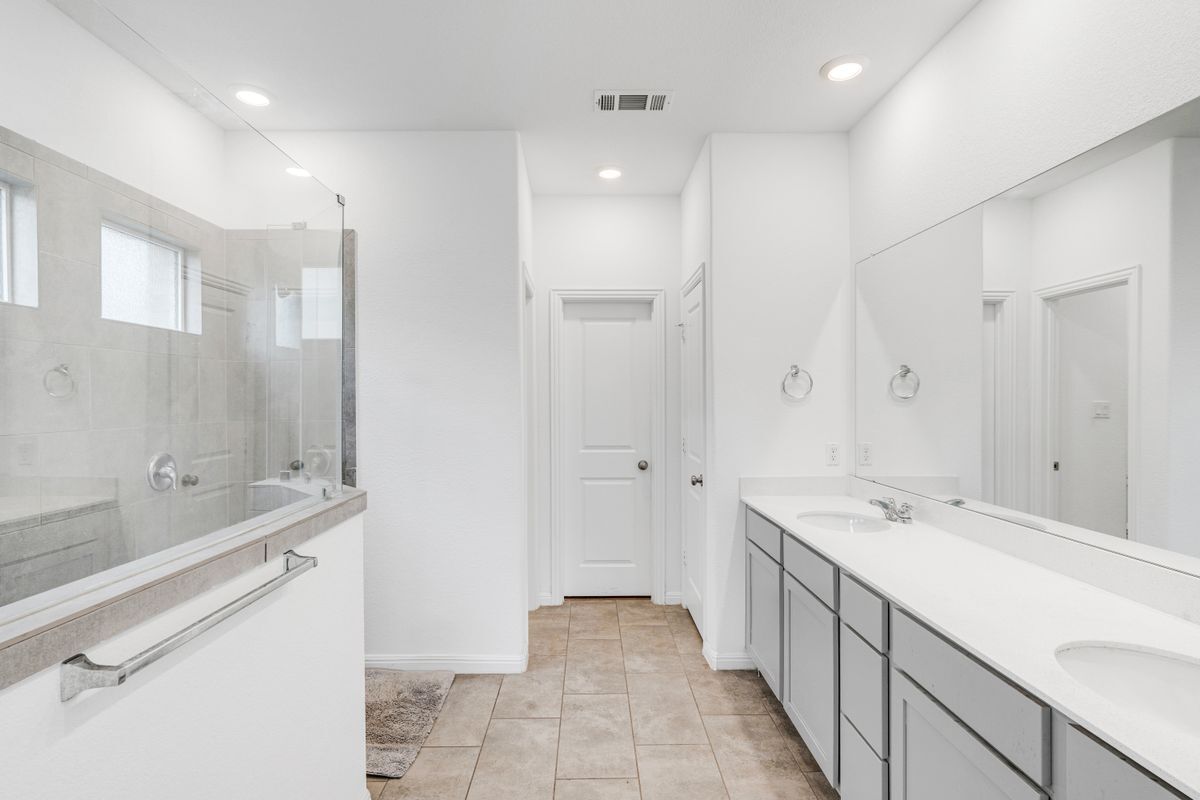 Building Photo - 133 Lenera Dr