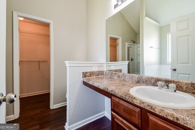 Building Photo - 3518 Rosebud Park Dr