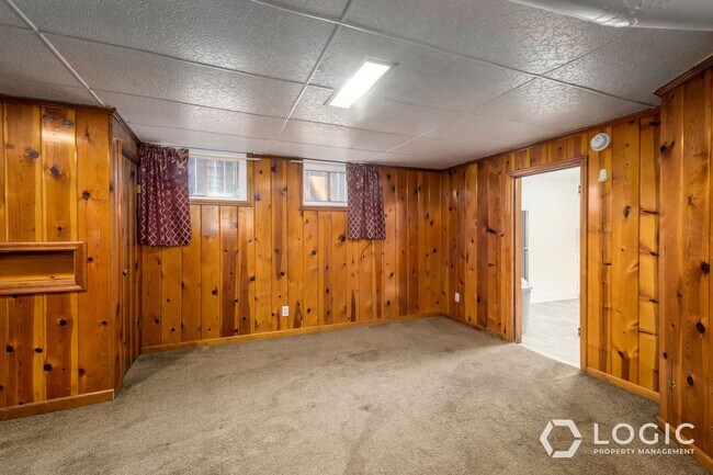Building Photo - 654 32nd St