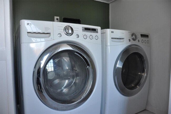 Building Photo - 367 Mesquite St