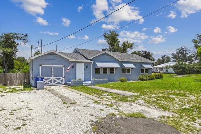 Building Photo - 300 Mercedes Ave