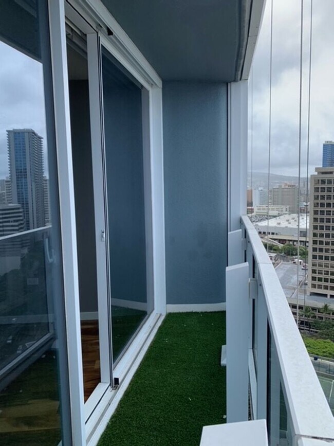 Building Photo - Moana Pacific - 2 bedroom plus den, 2 bath Condo with 2 parking - avail now!