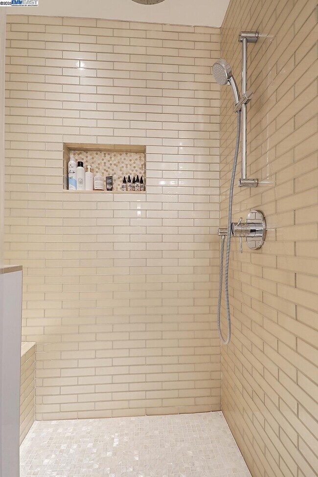Building Photo - 6624 Saroni Dr