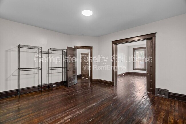 Building Photo - 2042 Russell Blvd