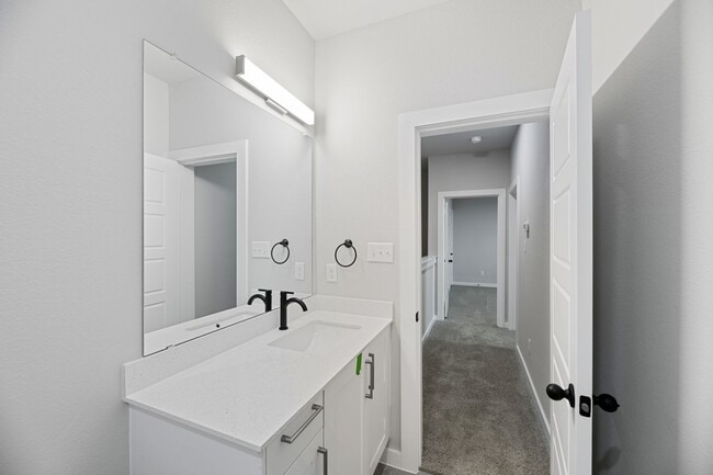 Building Photo - AVAILABLE NOW! 3 BEDROOM TRIPLEX LOCATED ON 1-ACRE LOT IN MIDLOTHIAN, TX!