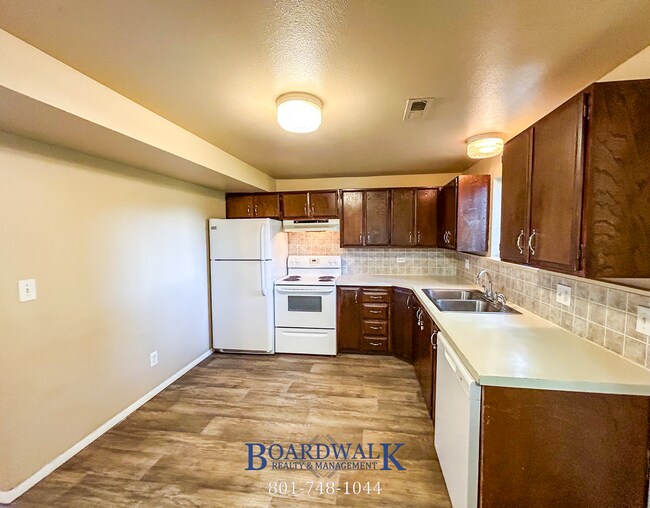 Building Photo - 661/663 N 980 W