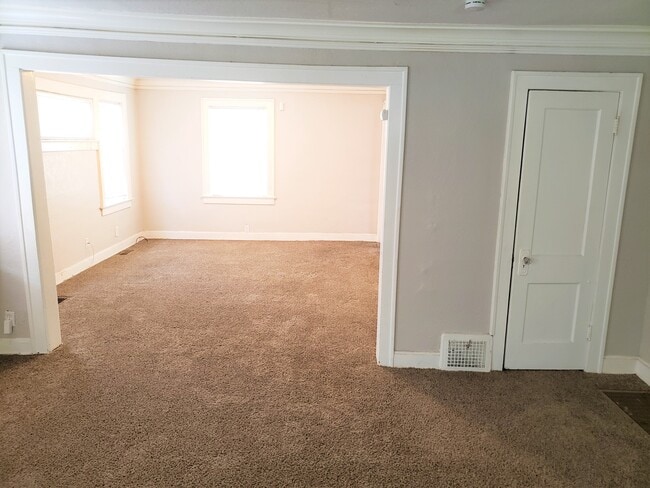 Building Photo - 5524 Woodland Ave