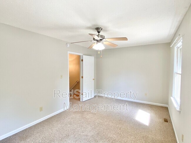 Building Photo - 110 Souverain Landing