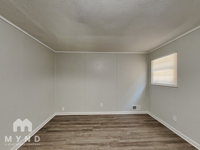 Building Photo - 240 N Hurst Mill Rd