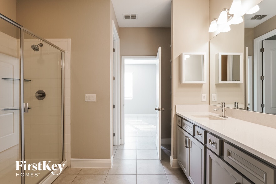 Building Photo - 1246 Stratton Ave