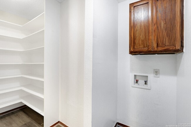 Building Photo - 6943 Sunshine Tree Dr