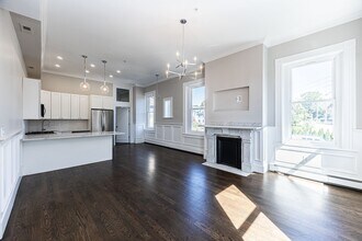 Building Photo - 85 Regent St