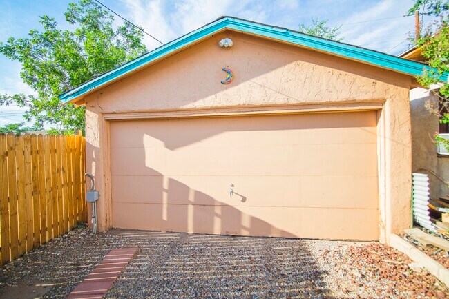 Building Photo - 2423 Rose Ave NW