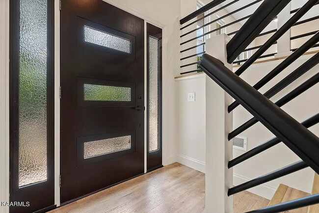 Building Photo - 1140 Park Hill Cir