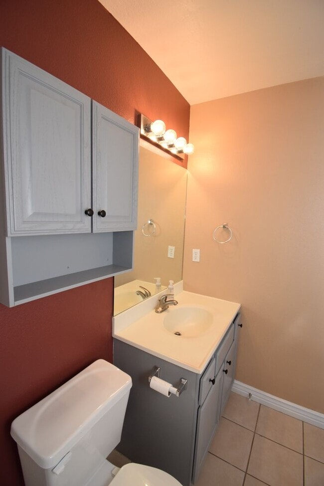 Building Photo - Amazing 3 Bedroom 2.5 Bathroom in SLC!!!