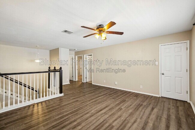 Building Photo - 315 Hollow Grove