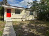 Building Photo - Fenced in four bedroom house near beautiful Gulfport