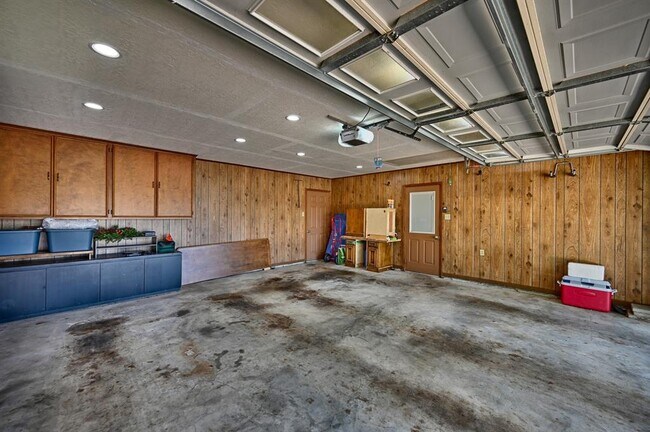Building Photo - 1600 Pecan St