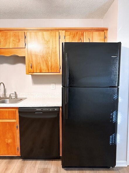 Building Photo - 470 Martha Ln