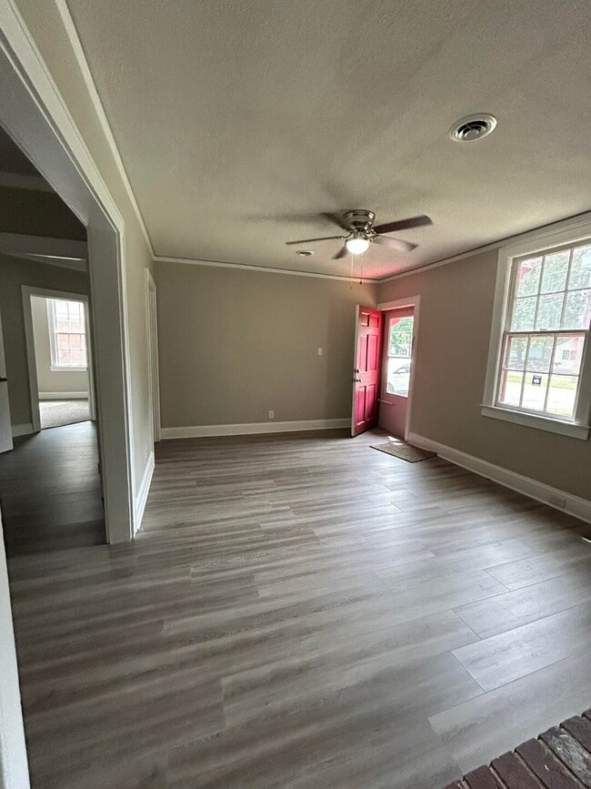 Building Photo - 411 E Charlotte Ave