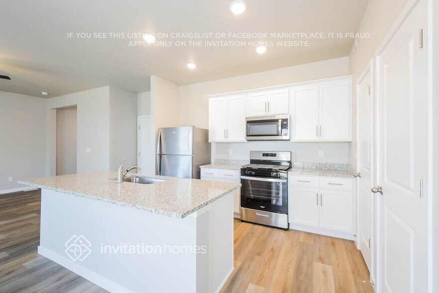 Building Photo - 7307 Dolores Ave