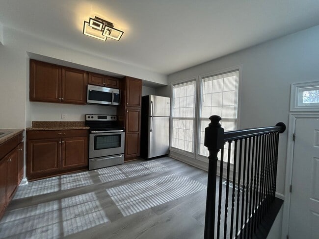 Building Photo - 658 Corsica Ave