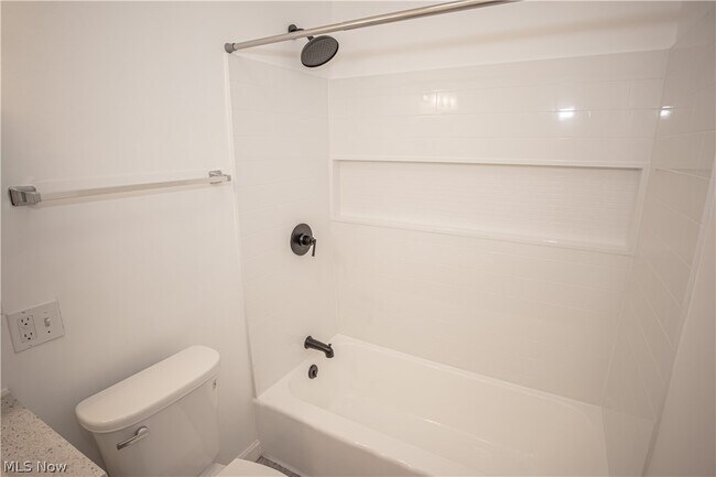 Building Photo - 84 Thames Ave