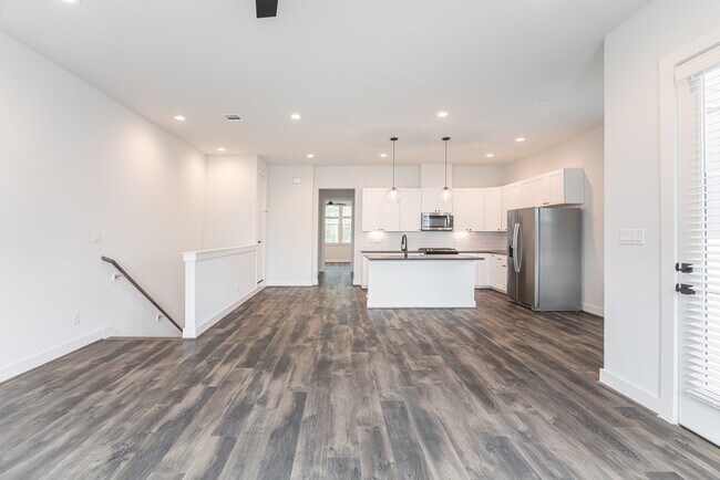 Building Photo - 5715 White Magnolia St.