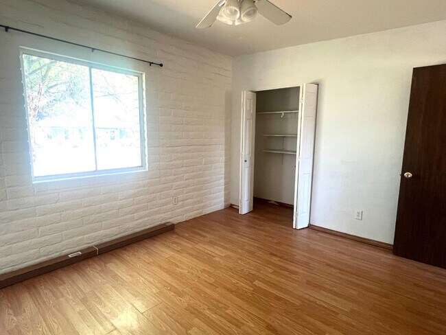 Building Photo - 2328 W Las Lomitas