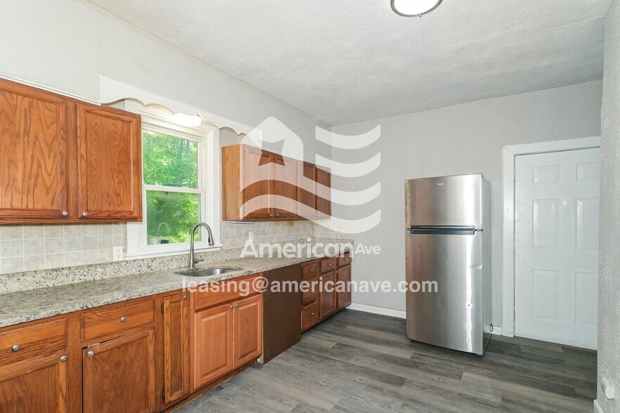Building Photo - 8912 Huiskamp Ave