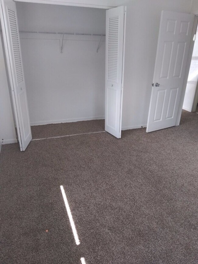 Building Photo - 3 Bed 1 Bath Home | Pet Friendly | Washer ...