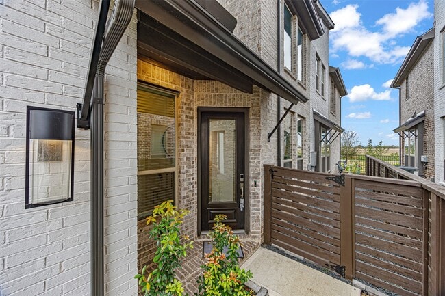 Building Photo - 16631 Lake Austin St
