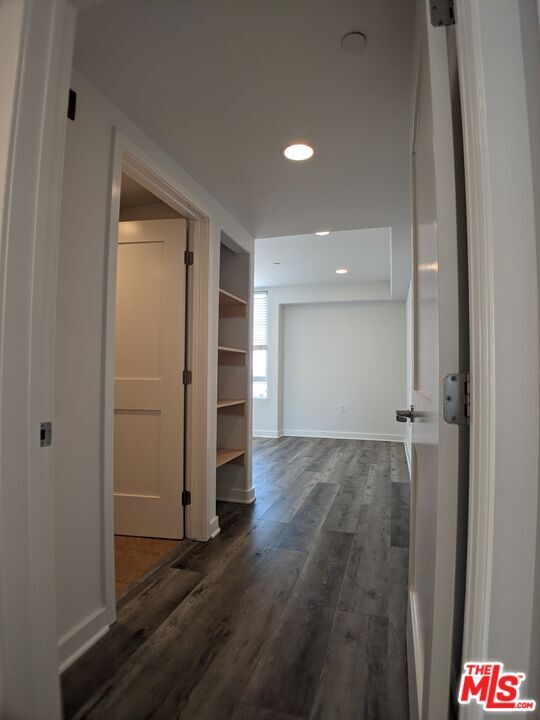 Building Photo - 5143 White Oak Ave