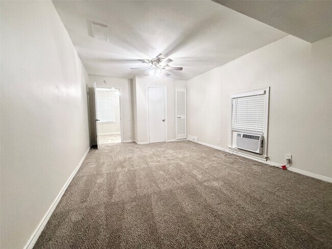 Building Photo - 832 S Anderson St