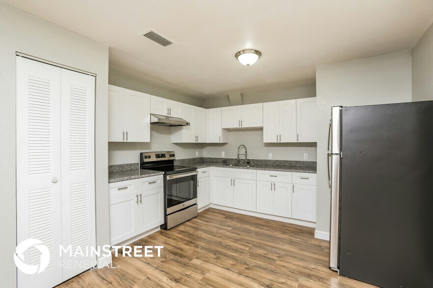 Building Photo - 261 Dogwood Ave