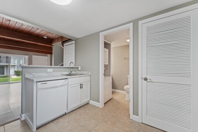 Building Photo - 485 Meadow Green Ln