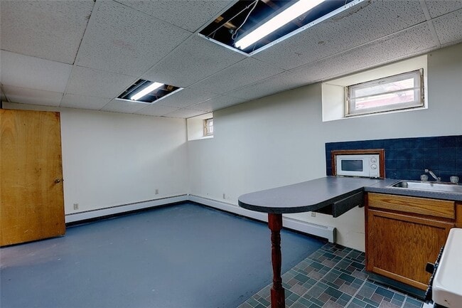 Building Photo - 157 Sandringham Ave