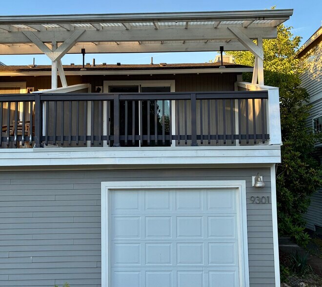 Front of unit - 9301 SW Hill St