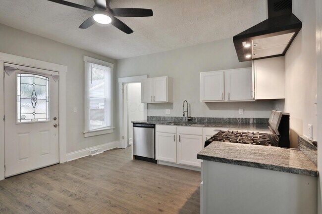 Building Photo - 628 E Whittier St