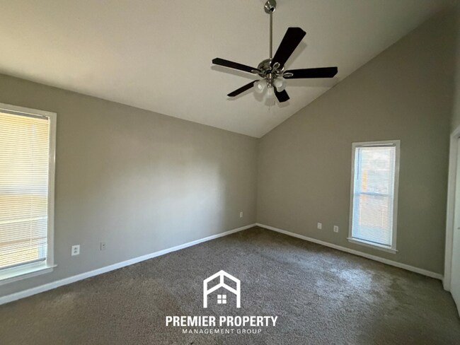 Building Photo - Charming 3BR/2BA Bartlett Area Home | Vaulted Ceilings, Fireplace & Stainless Steel Stove