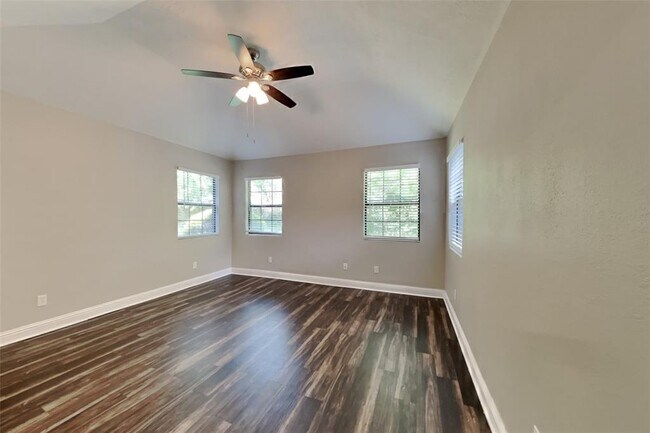 Building Photo - 15114 Stillcreek Dr