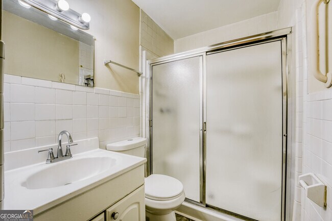 Building Photo - 1340 Pineglen Dr