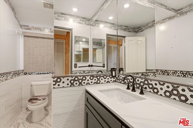 Building Photo - 4131 Mantova Dr