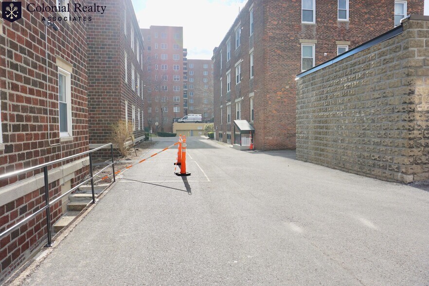 Building Photo - 60 Egmont St