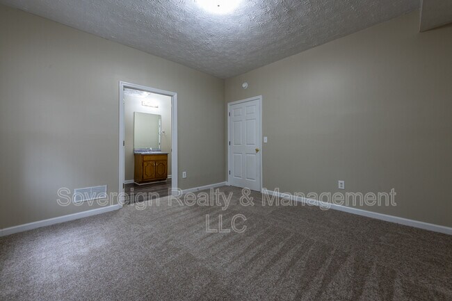 Building Photo - 3213 Southridge